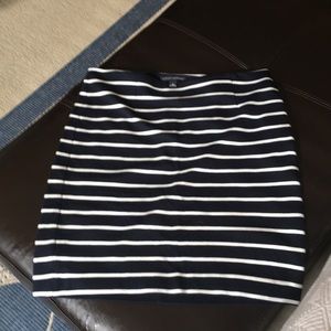 Short Rayon/Nylon/Spandex, side zipper skirt.